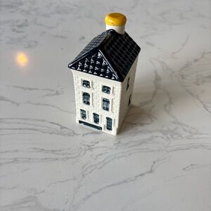 KLM #26 Blue Delft House by BOLS
